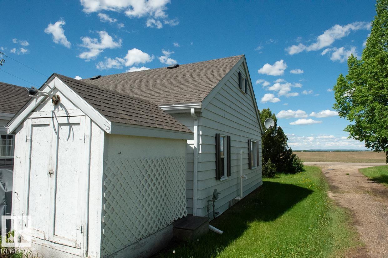 1029 TWP ROAD 522 - 9