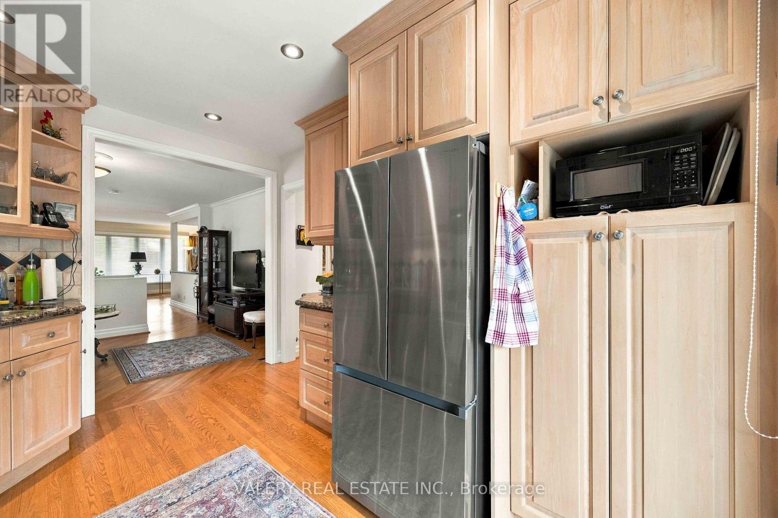 305 Renforth Drive, Toronto, ON photo 14