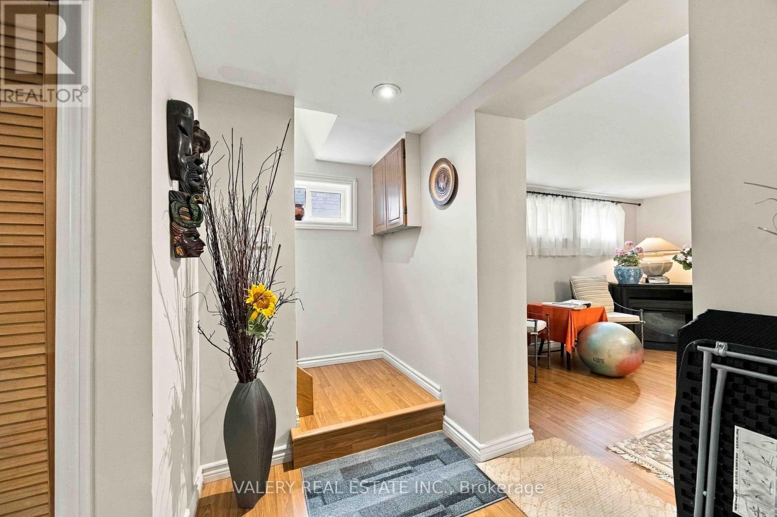 305 Renforth Drive, Toronto, ON photo 19