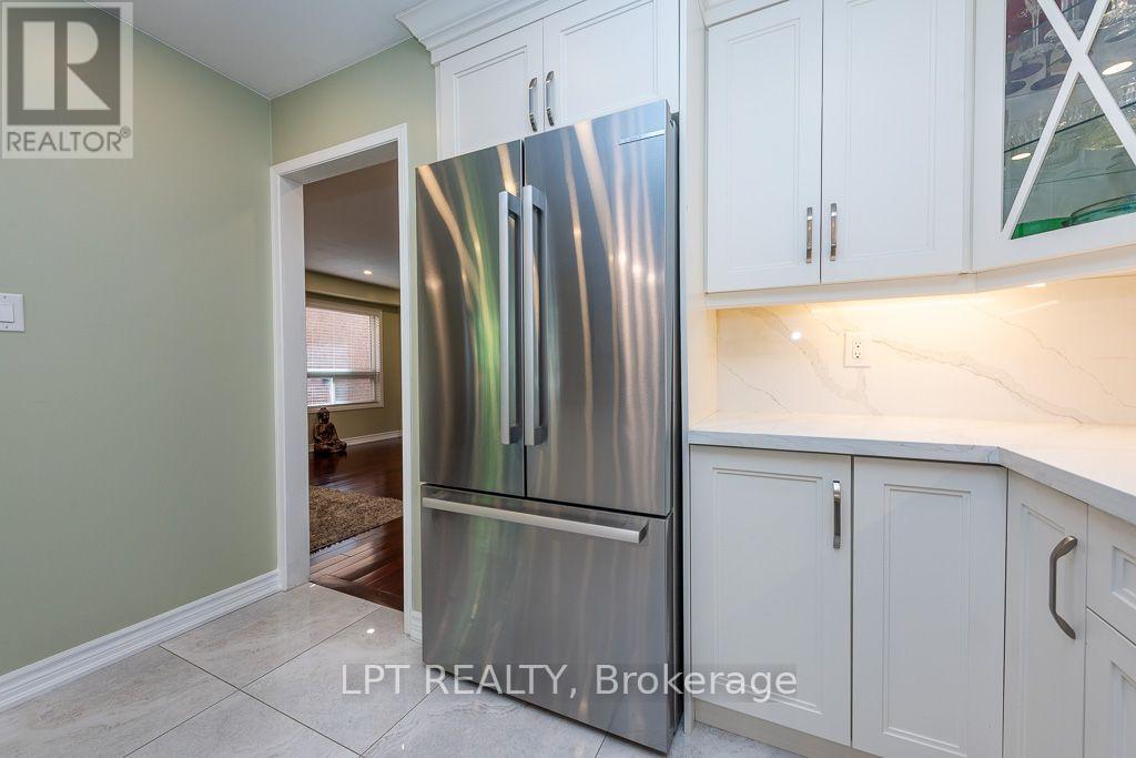 16 OAK GARDENS Court, Brampton, ON photo 19