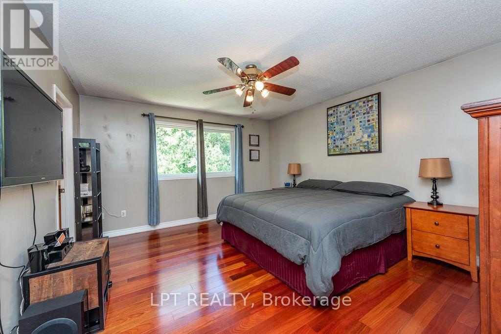16 OAK GARDENS COURT - 32