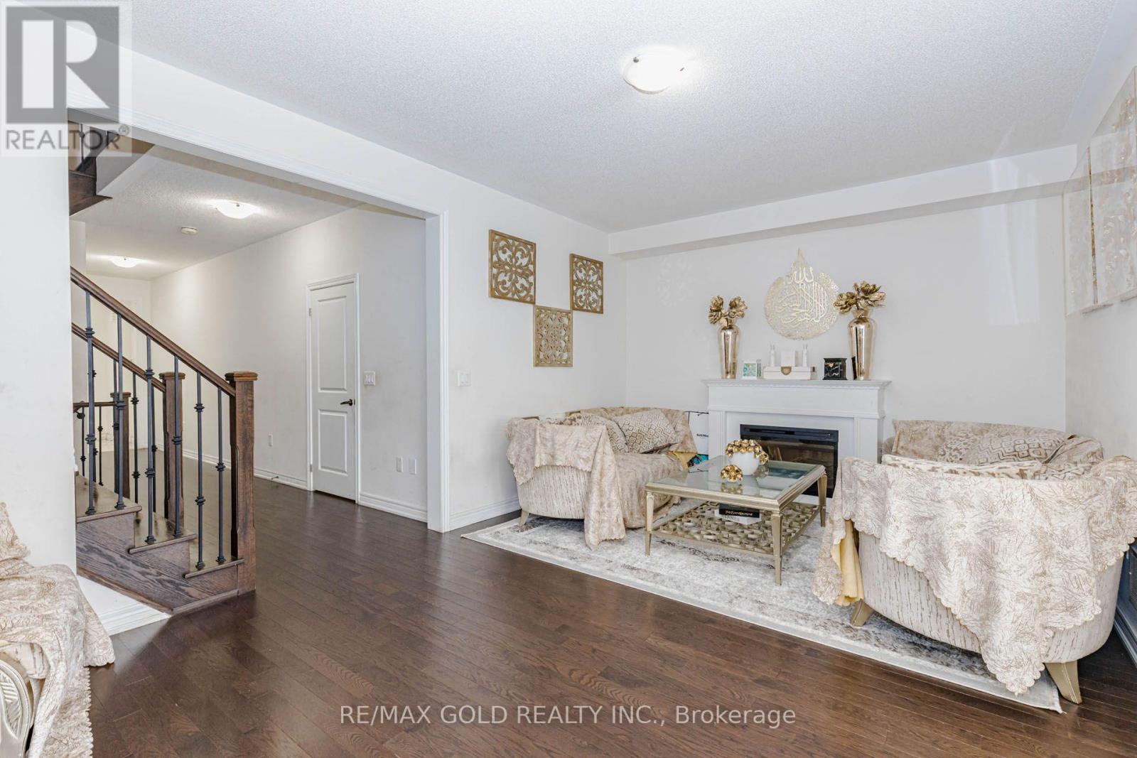 84 PALLESCHI DRIVE - 12