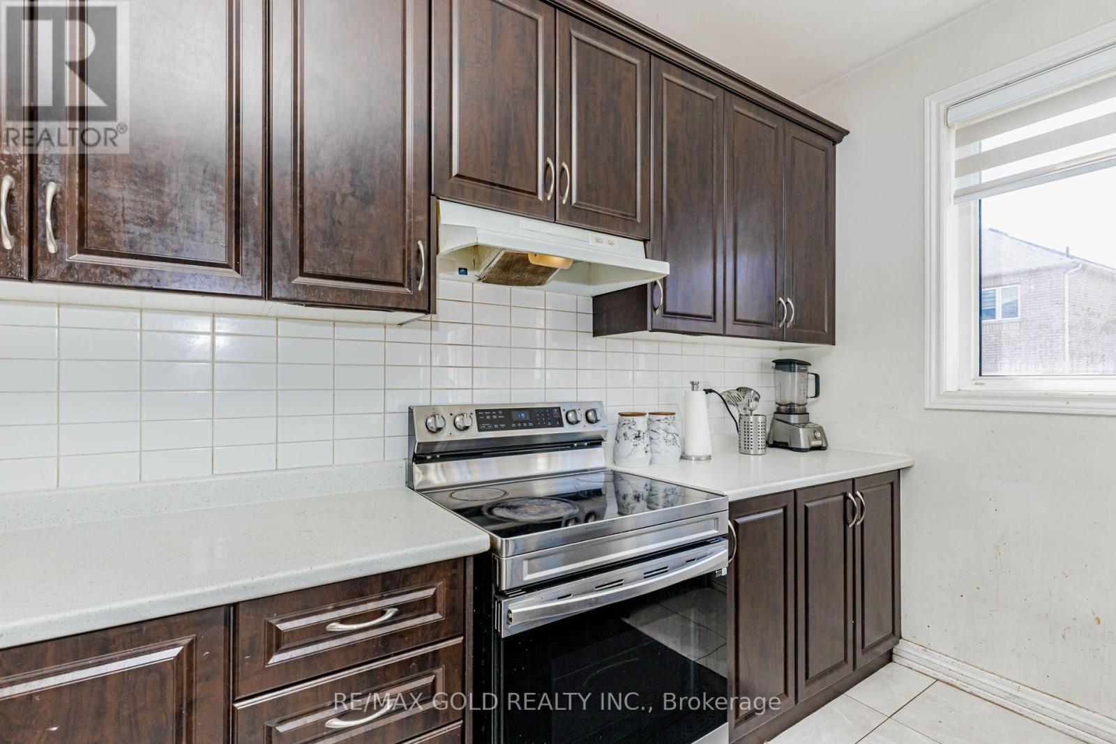 84 PALLESCHI DRIVE - 23