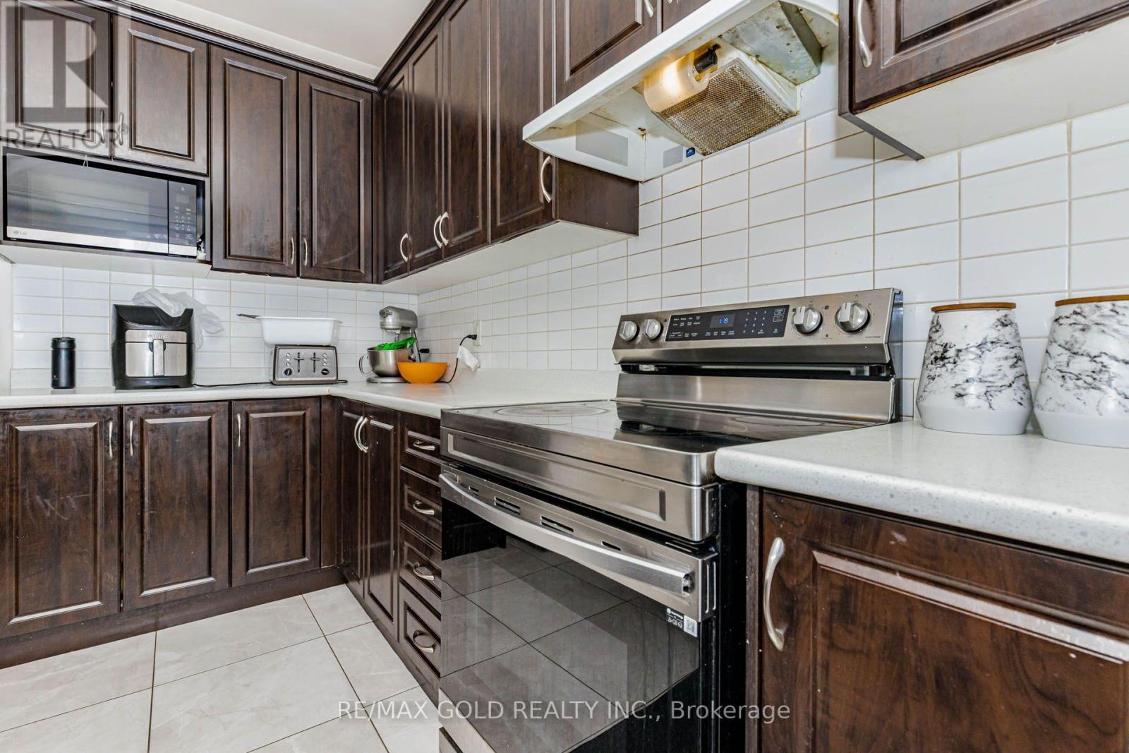 84 PALLESCHI DRIVE - 24