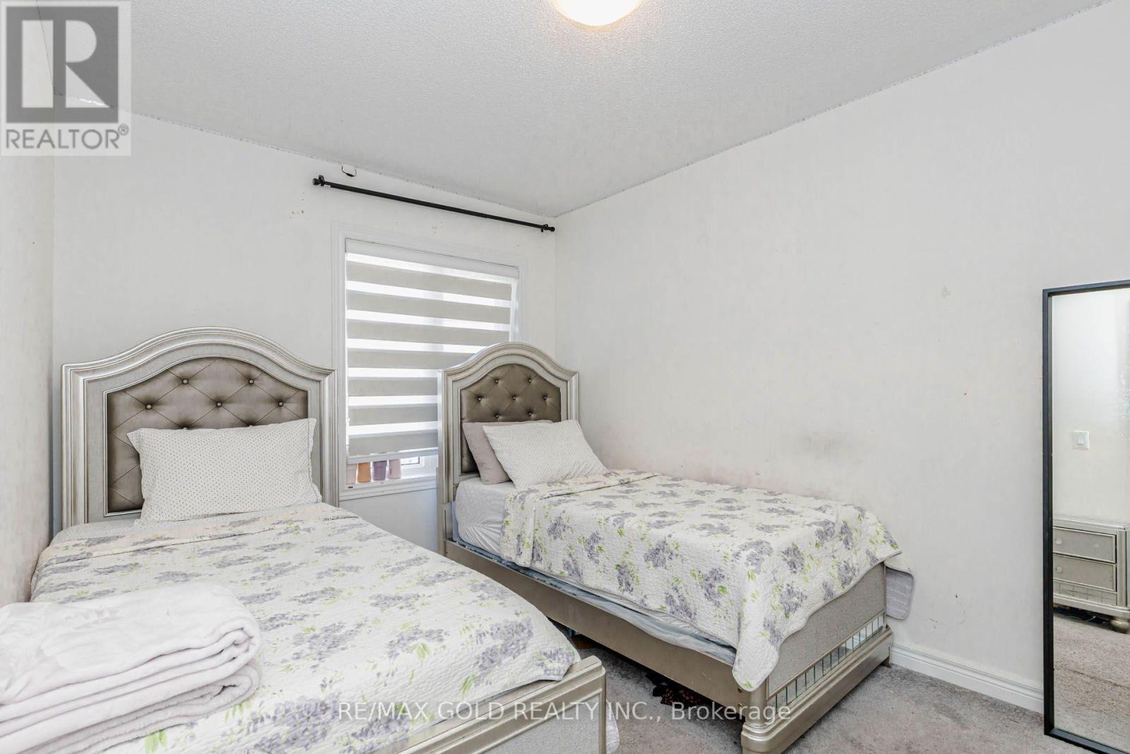 84 PALLESCHI DRIVE - 41