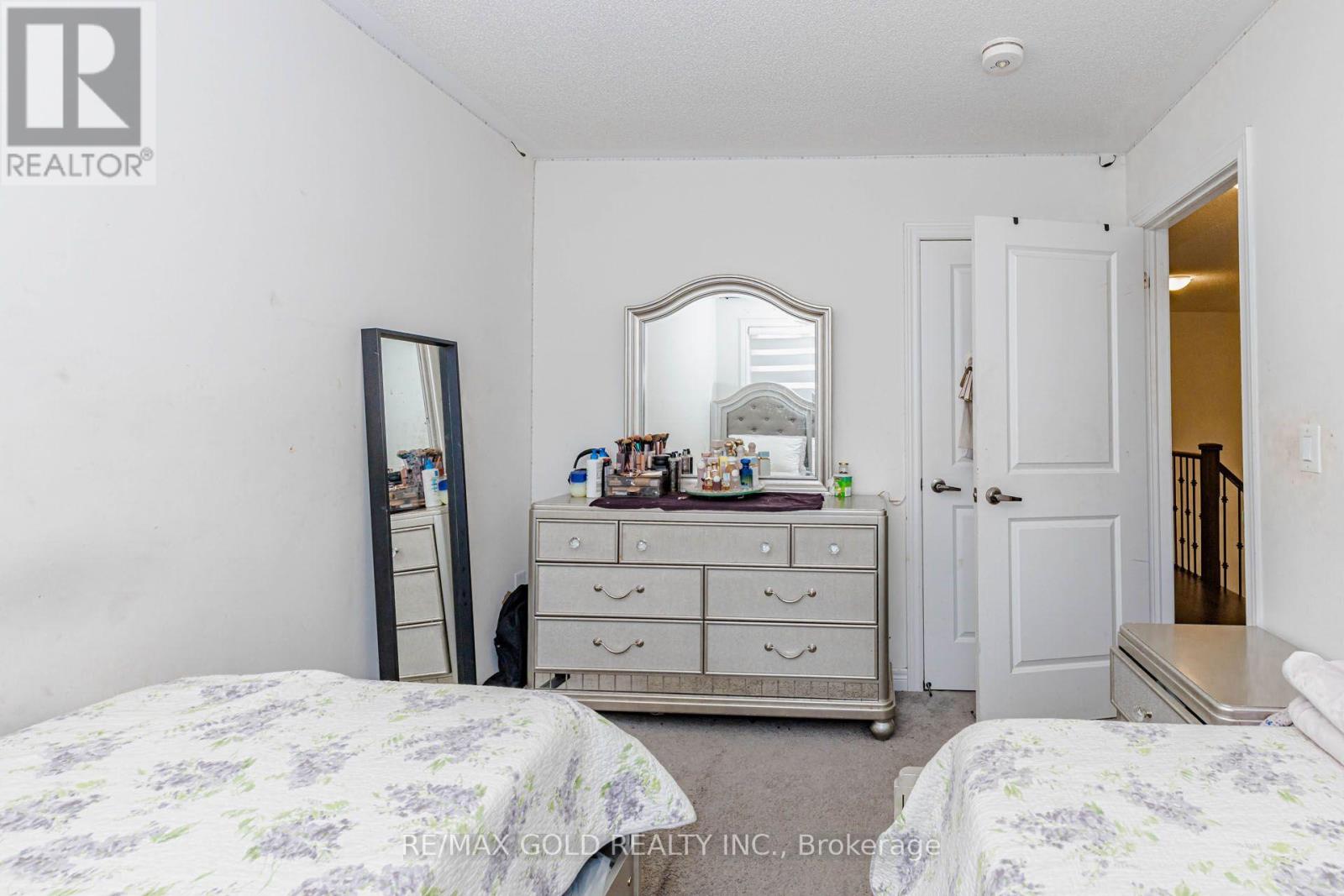 84 PALLESCHI DRIVE - 43
