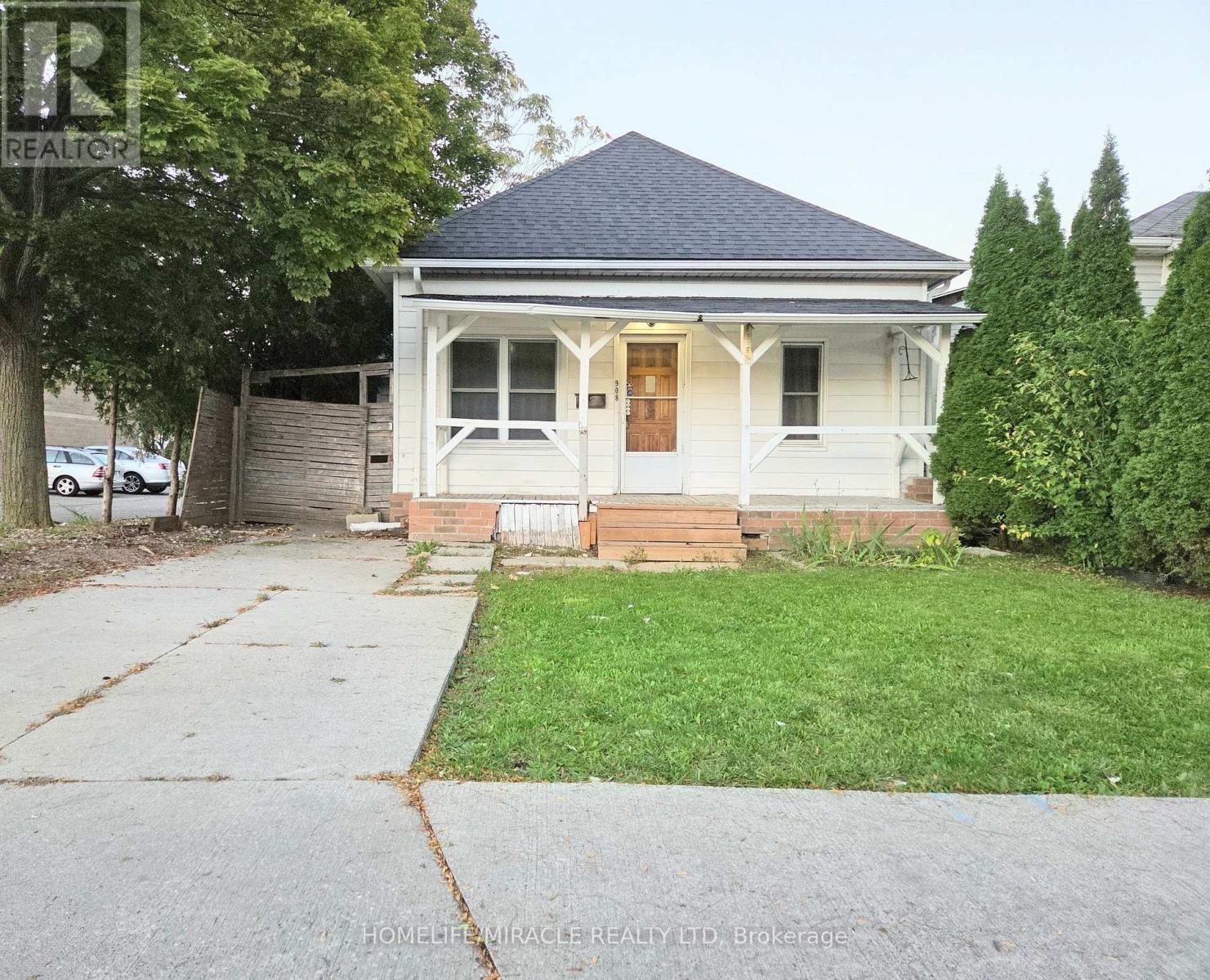 908 Windsor Avenue, Windsor, ON photo 2