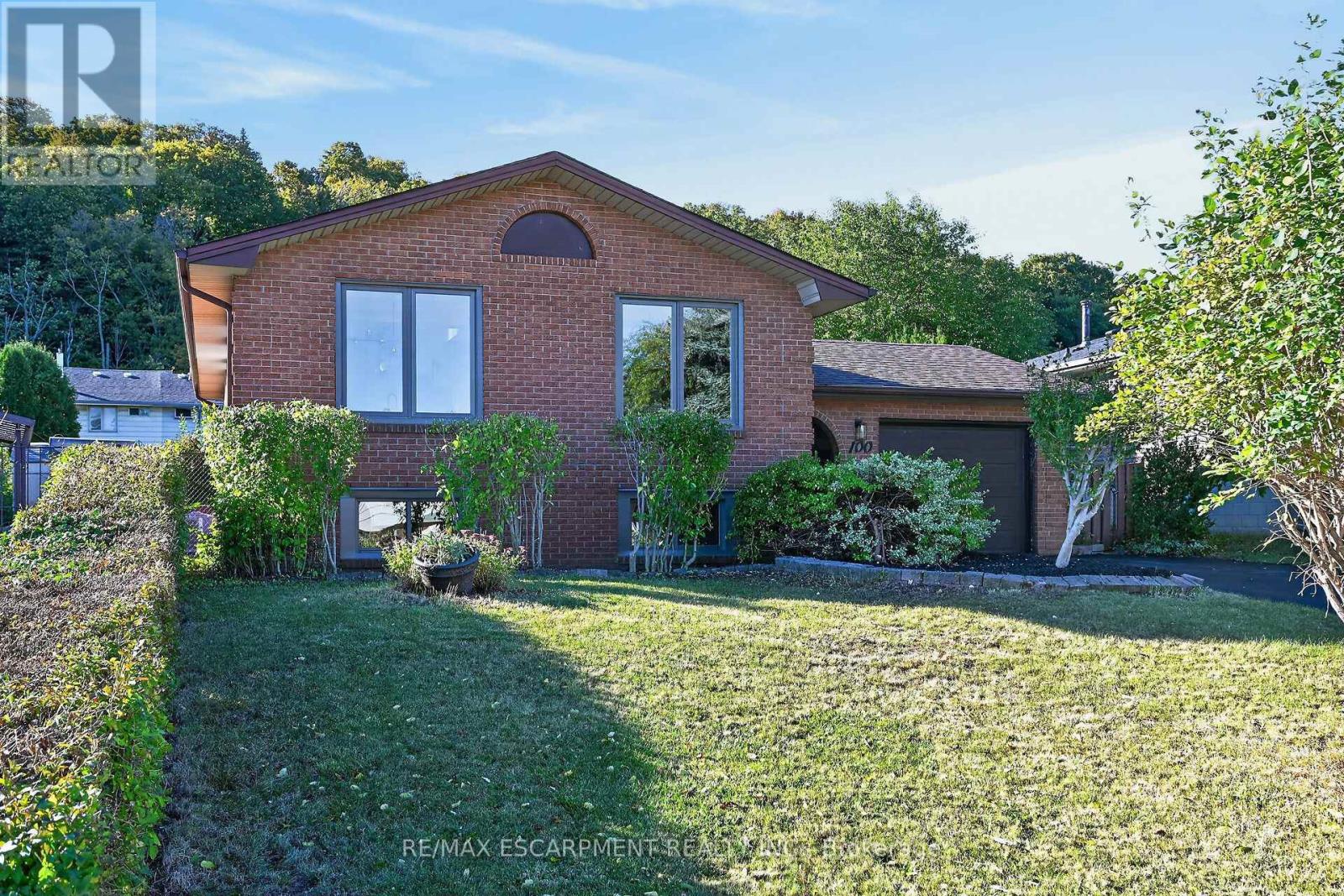 100 Marcella Crescent, Hamilton, ON photo 2