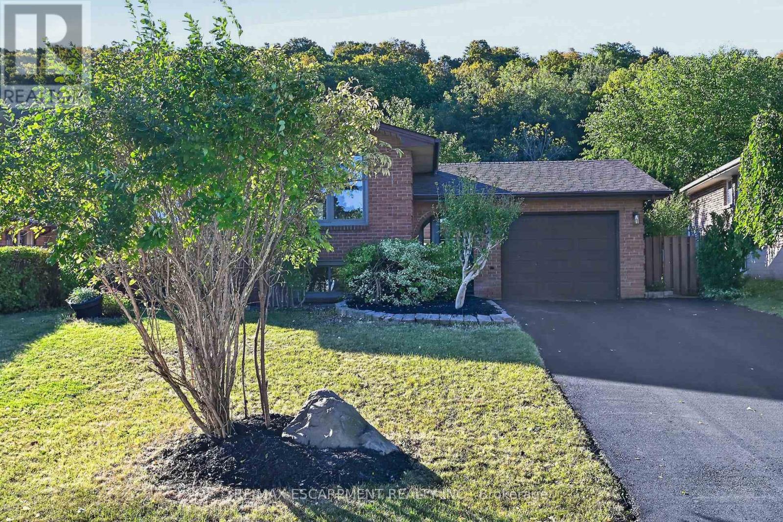 100 Marcella Crescent, Hamilton, ON photo 3
