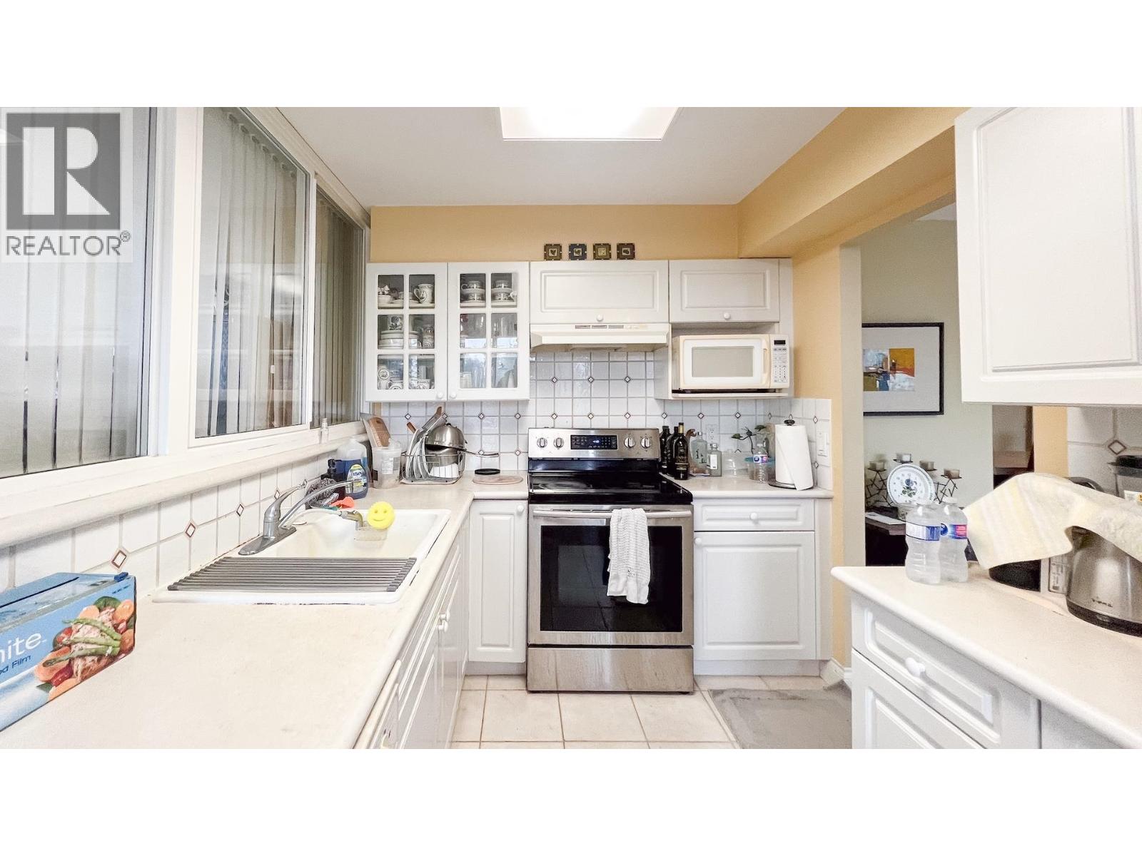 901 5615 HAMPTON PLACE, Vancouver - Image 1