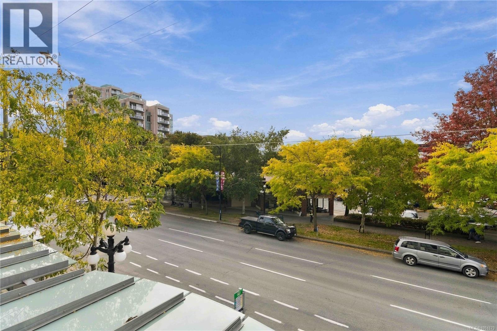 204 960 YATES Street, Victoria