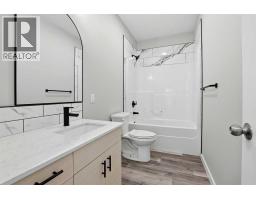 Kitchen - 5240 & 5242 51 Street, Lacombe, AB T4L1H7 Photo 22