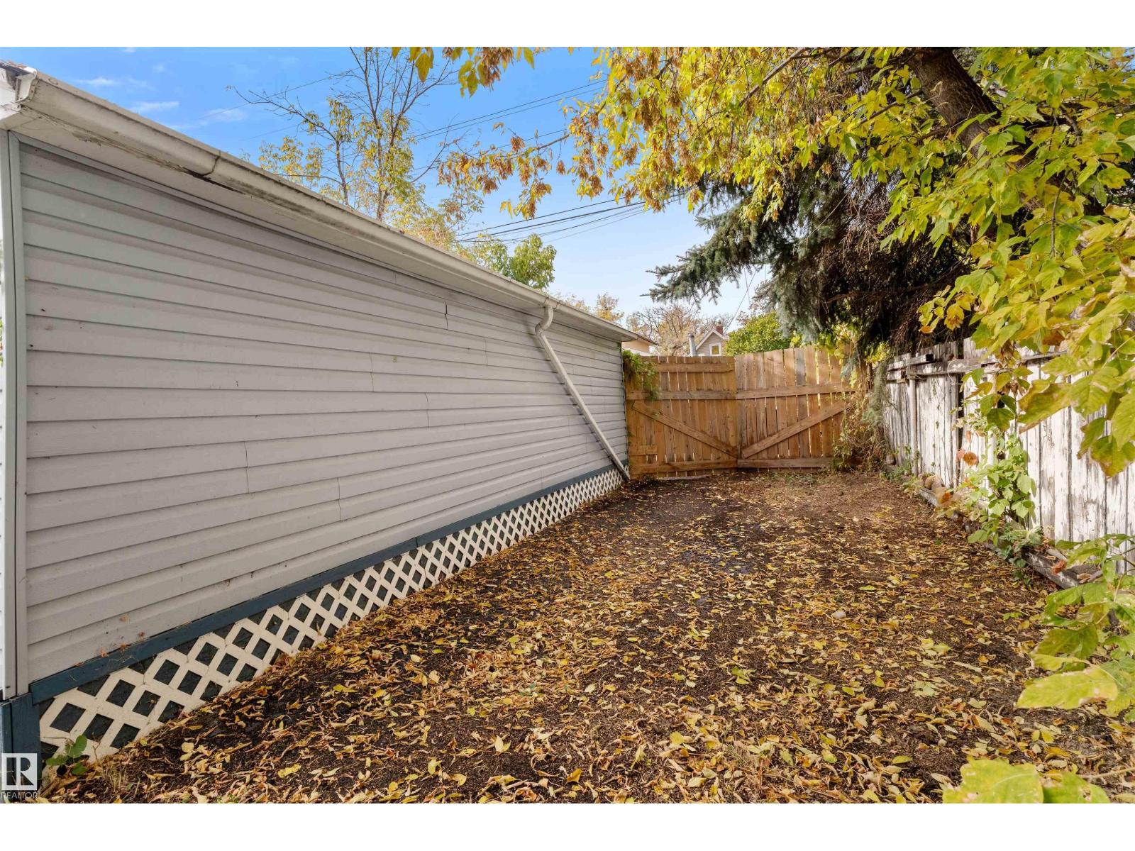 11514 93 ST NW - 38