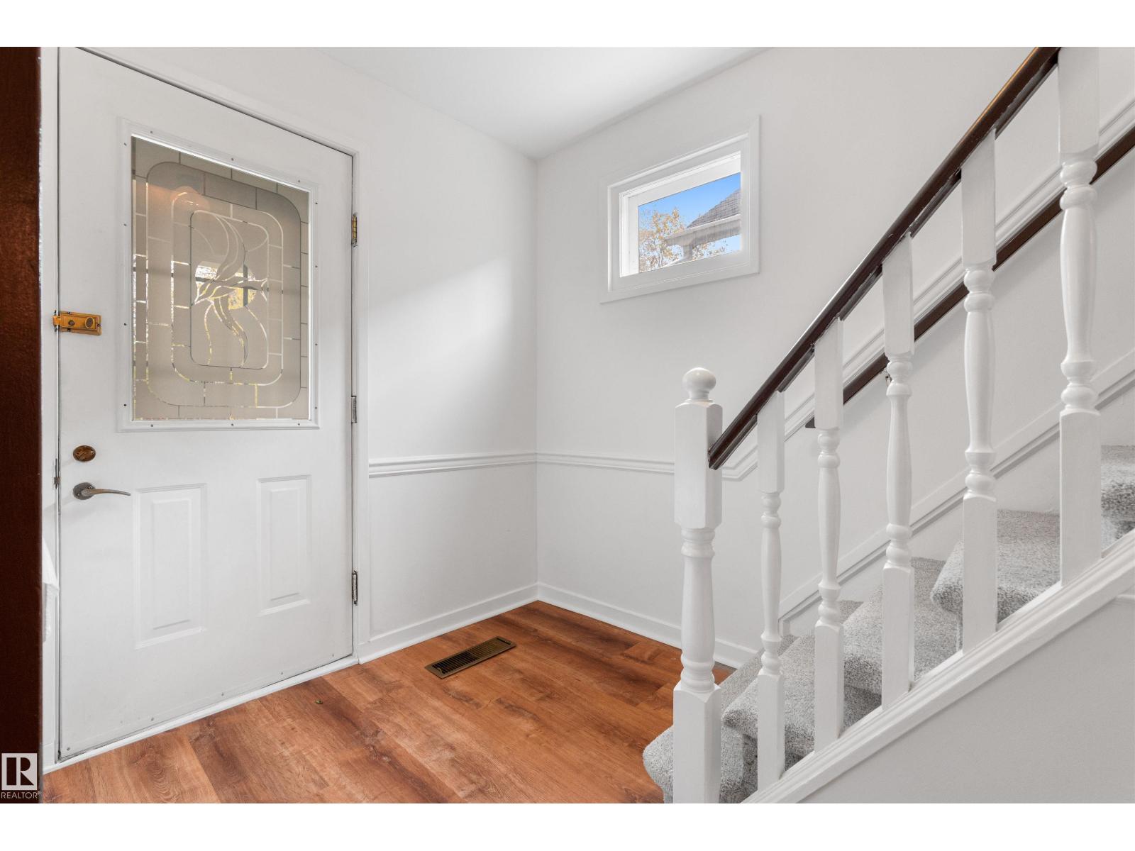 11514 93 ST NW - 4