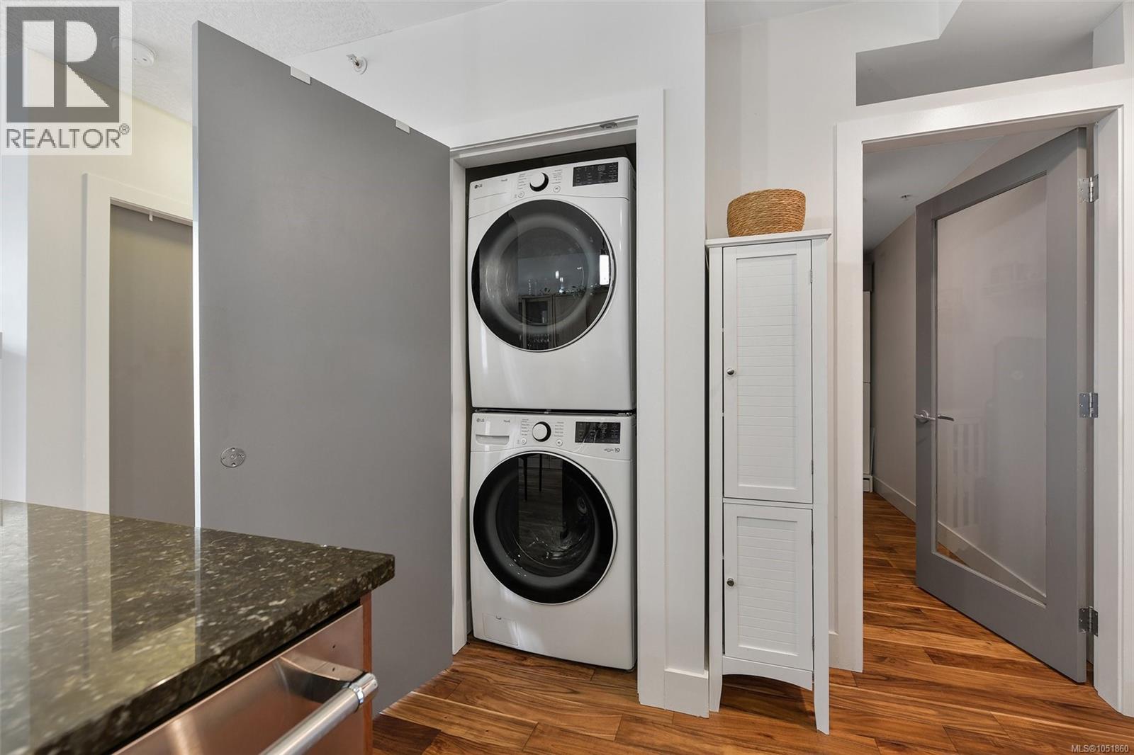 #N305 737 Humboldt St - 21