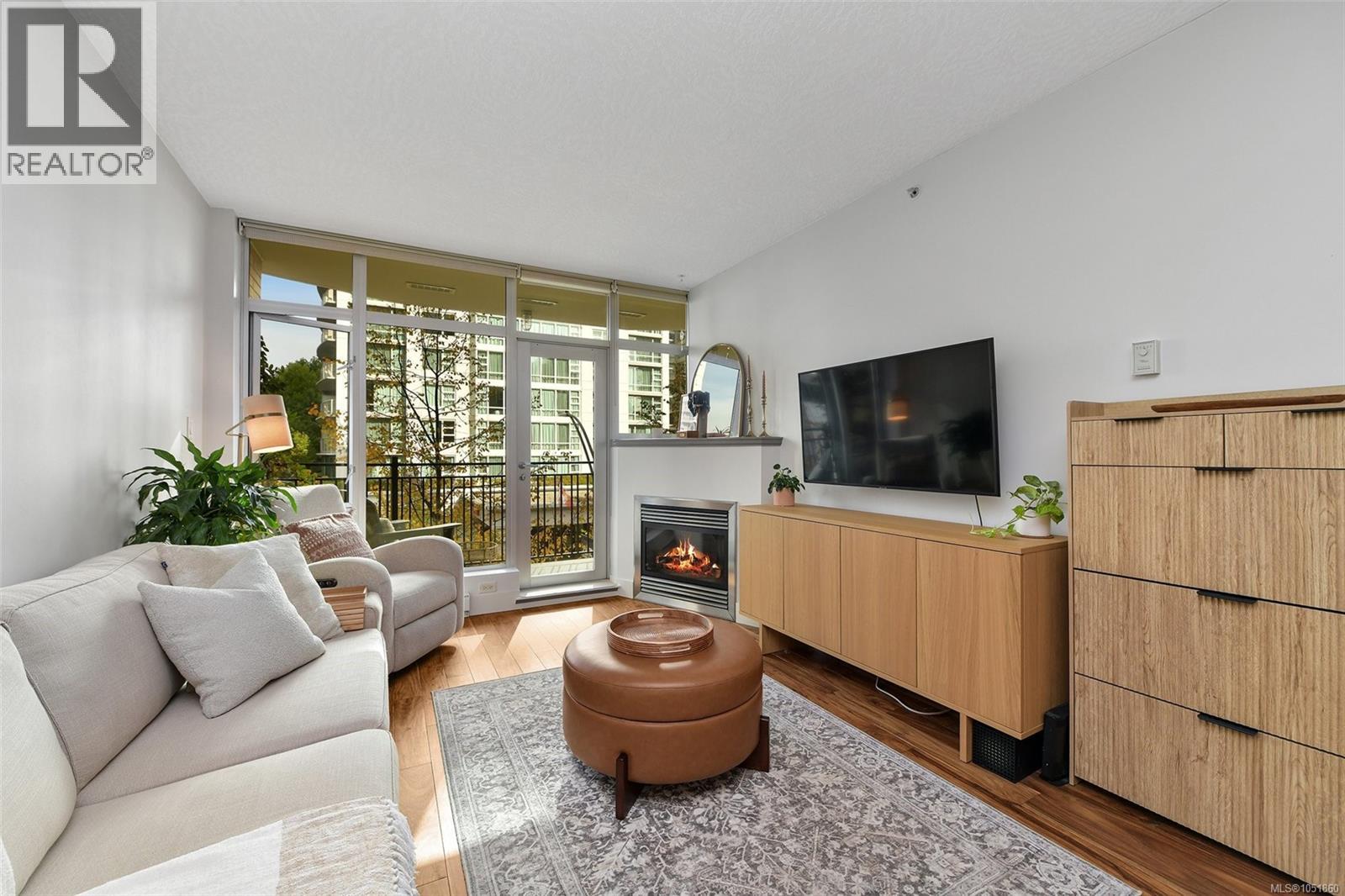 #N305 737 Humboldt St - 5