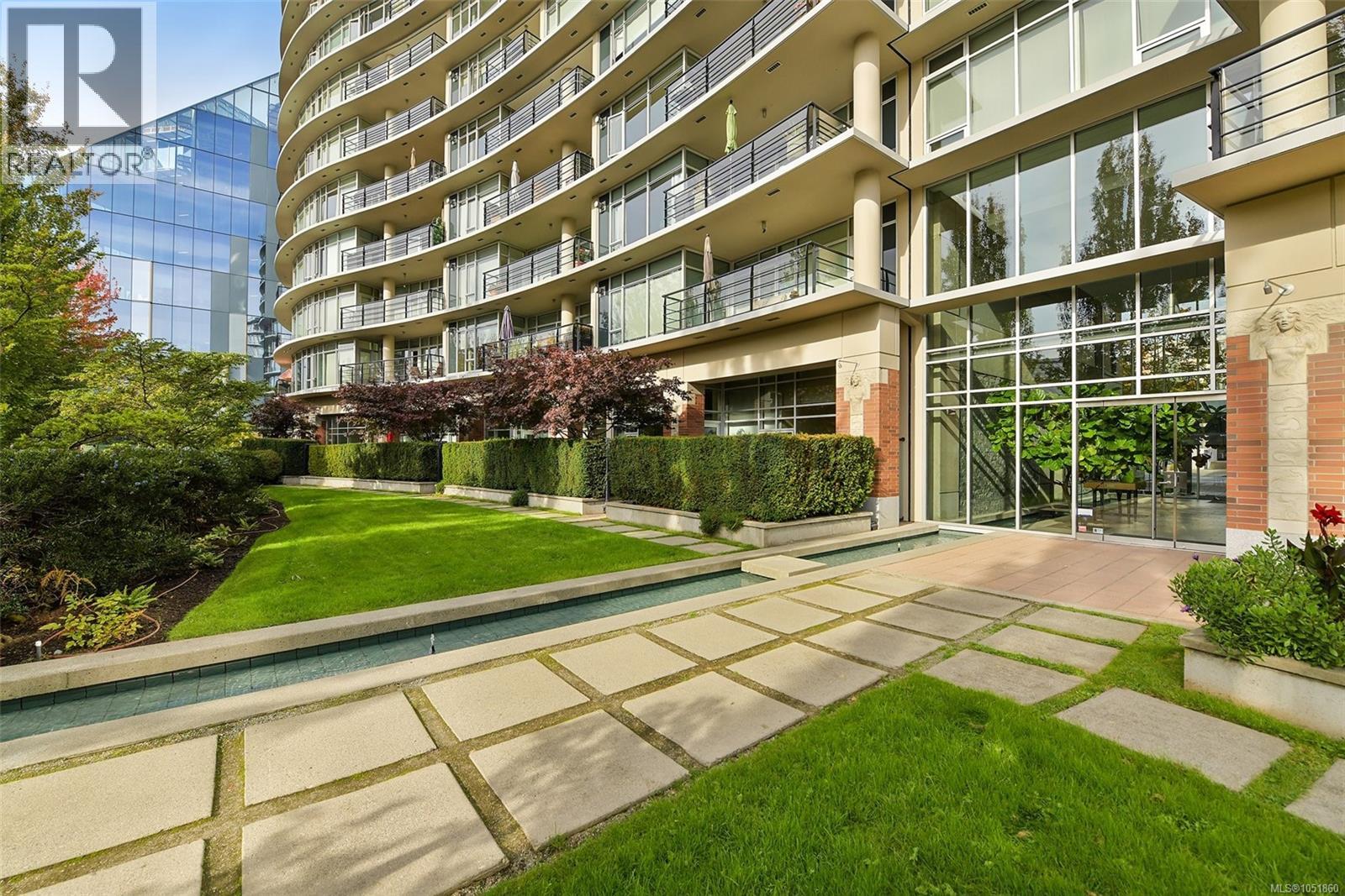 #N305 737 Humboldt St - 39