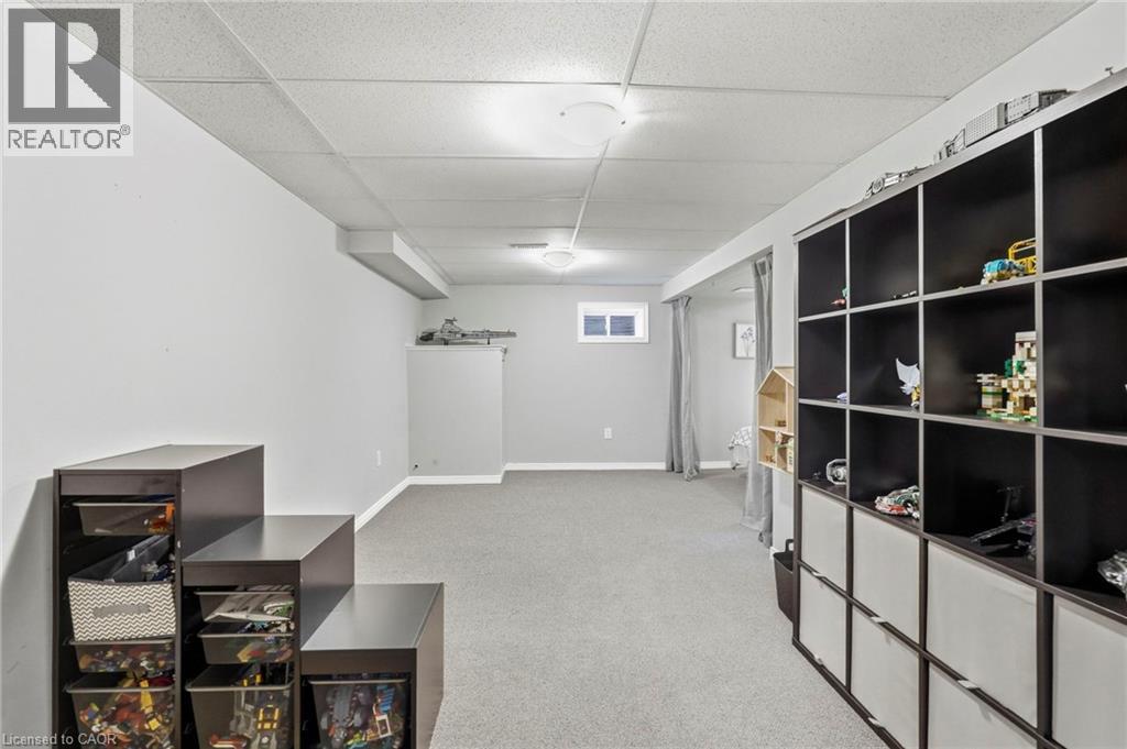 1076 Ryckman Common — photo 32