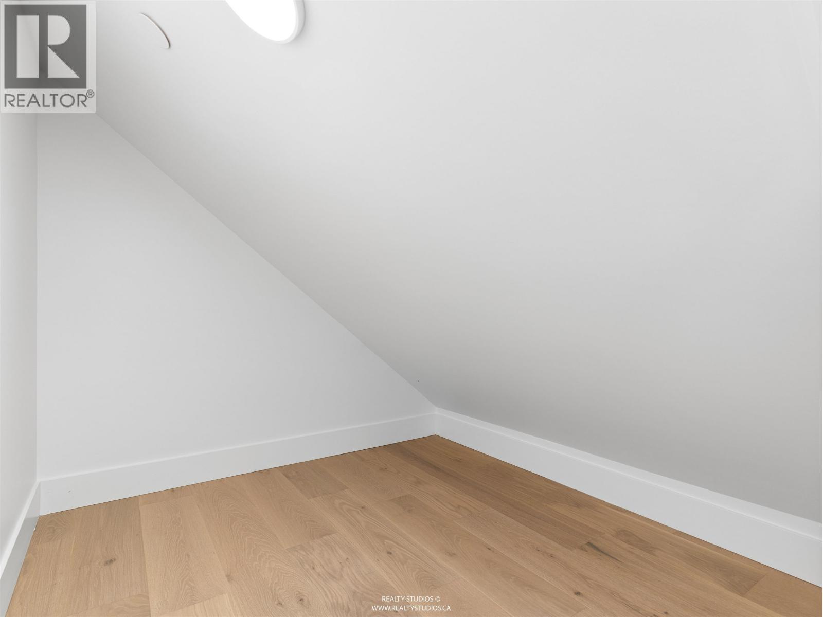 Photo of 1 1986 E 8TH AVENUE 22