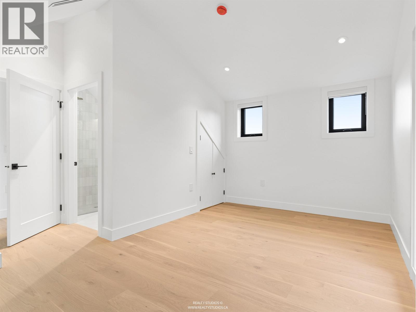 Photo of 1 1986 E 8TH AVENUE 21