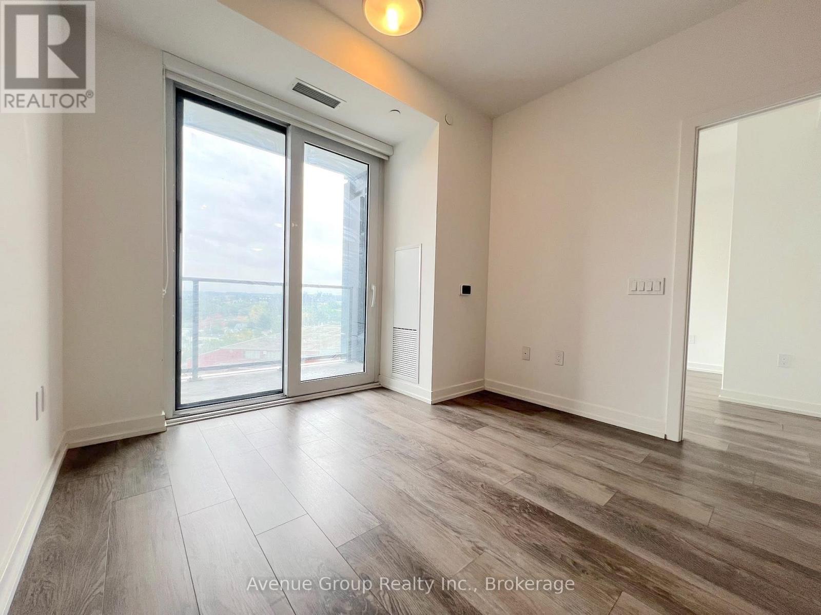 15 Wellington Street South — photo 7