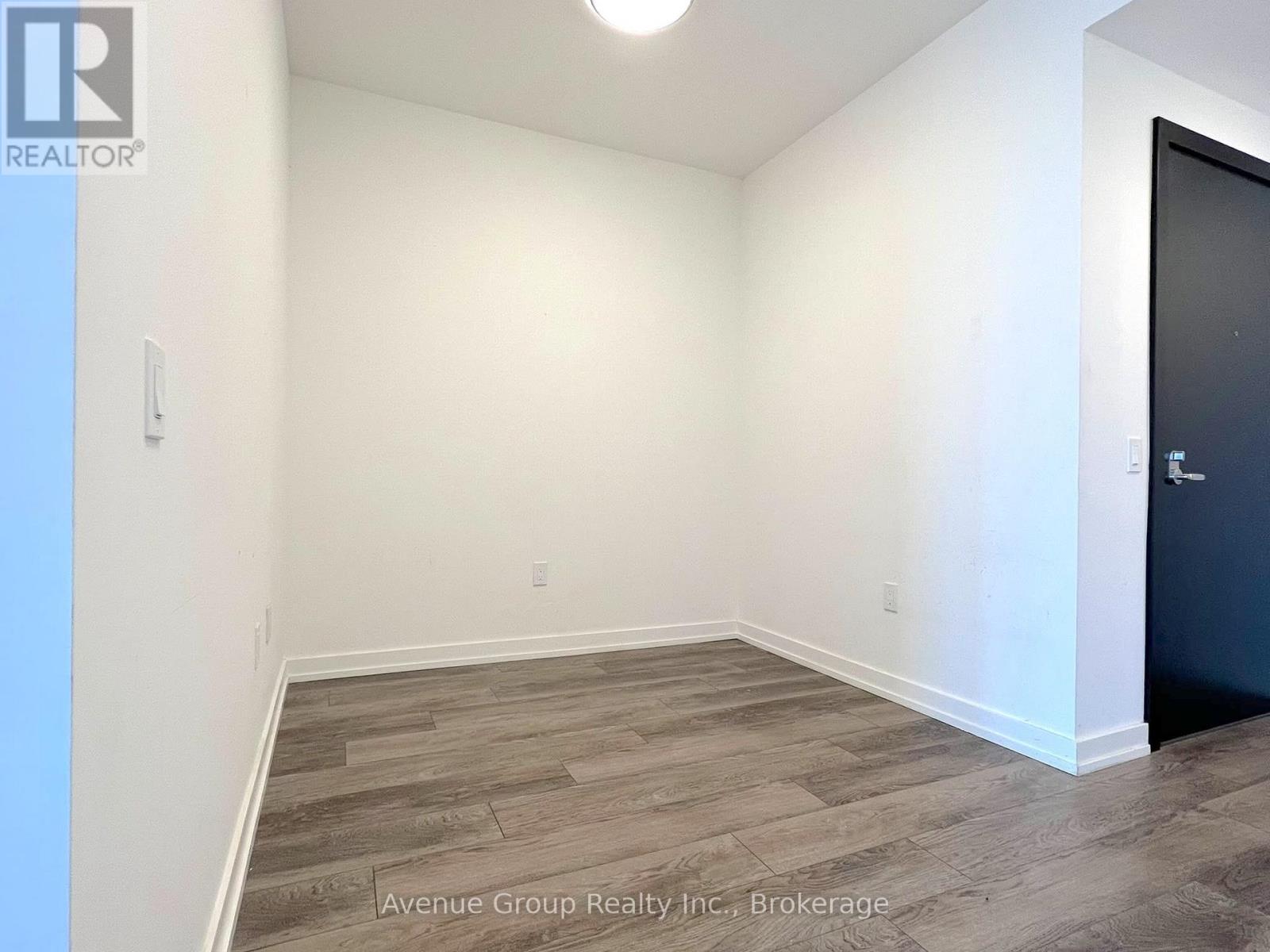 15 Wellington Street South — photo 14