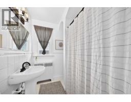 532 18 Avenue NW - photo 22