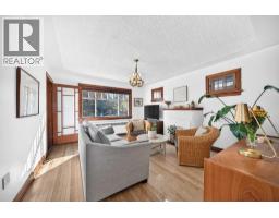 532 18 Avenue NW - photo 2