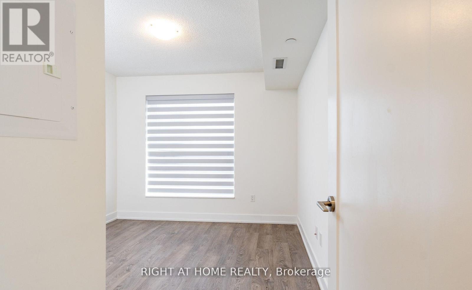 9 Mabelle Avenue — photo 10