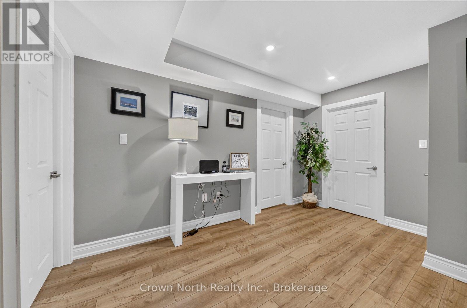 #35 300 RICHMOND STREET - 32