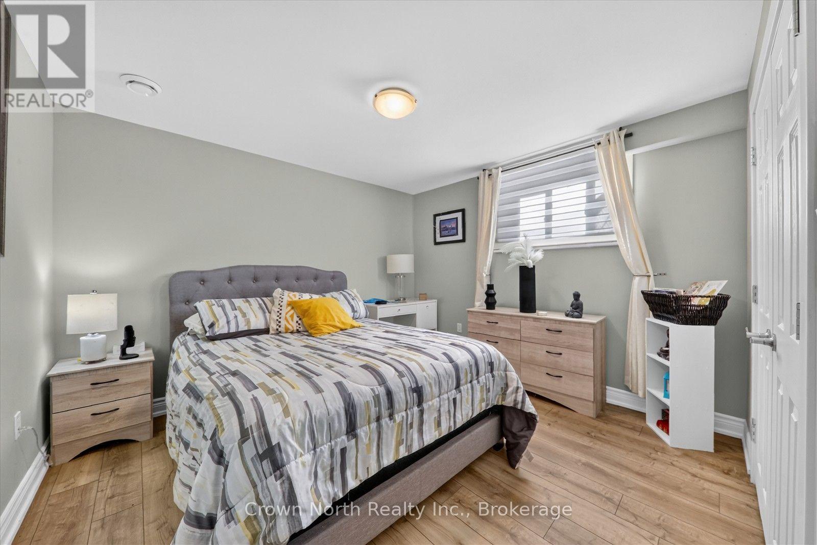 #35 300 RICHMOND STREET - 33