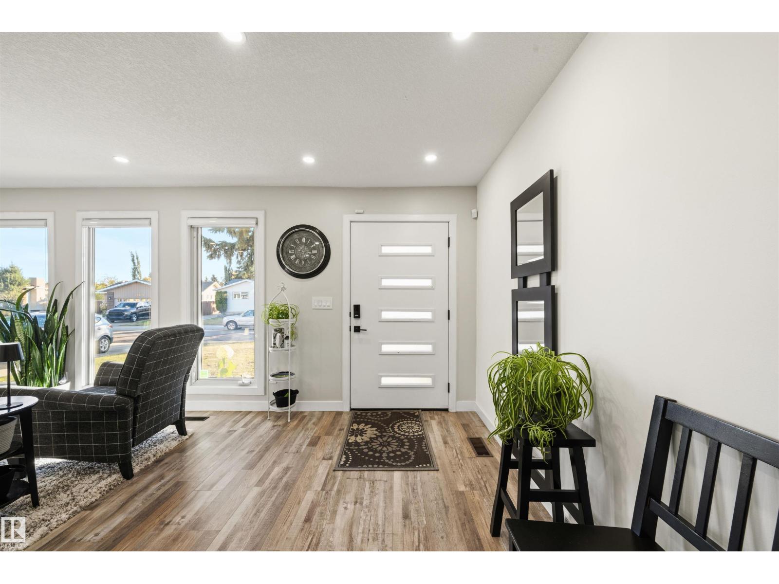 18512 90 AV NW - 2