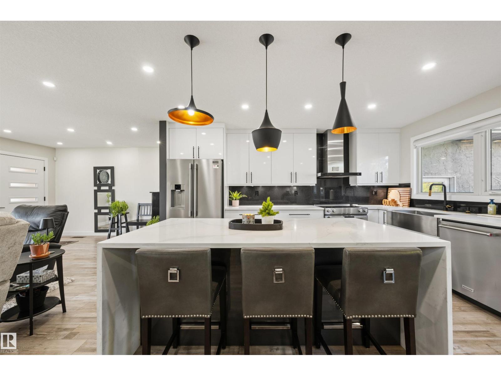 18512 90 AV NW - 13