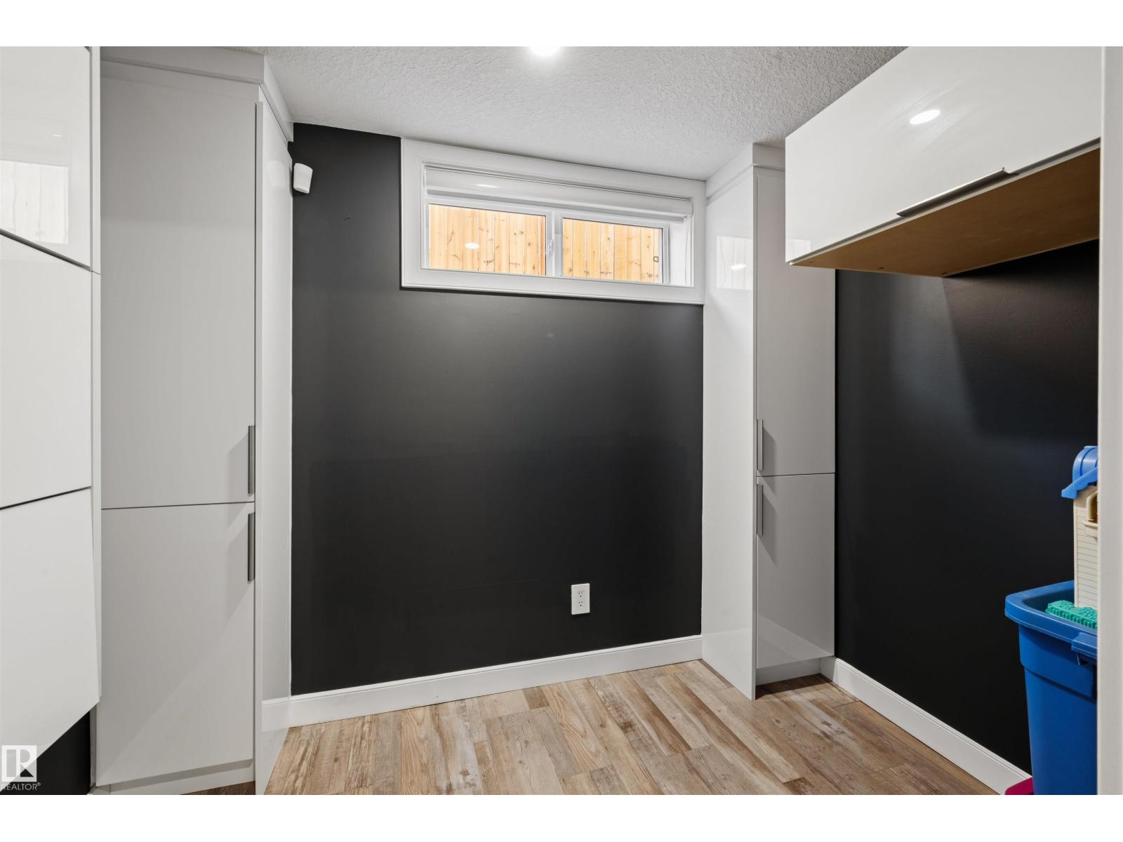 18512 90 AV NW - 37