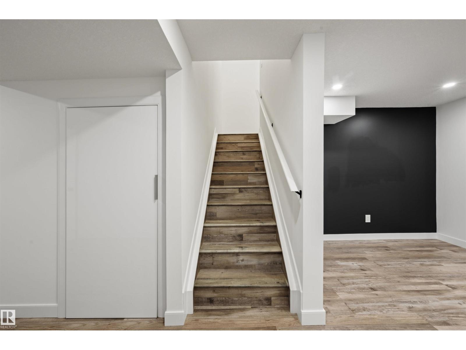 18512 90 AV NW - 36