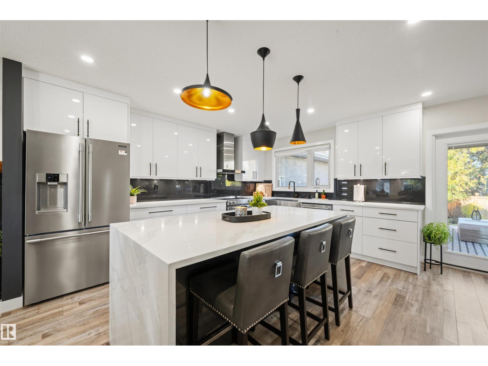 18512 90 AV NW - 8