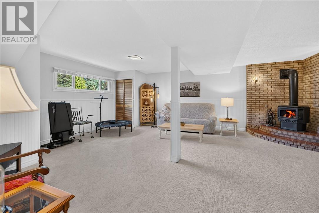 1699 Harry Street - Image 37