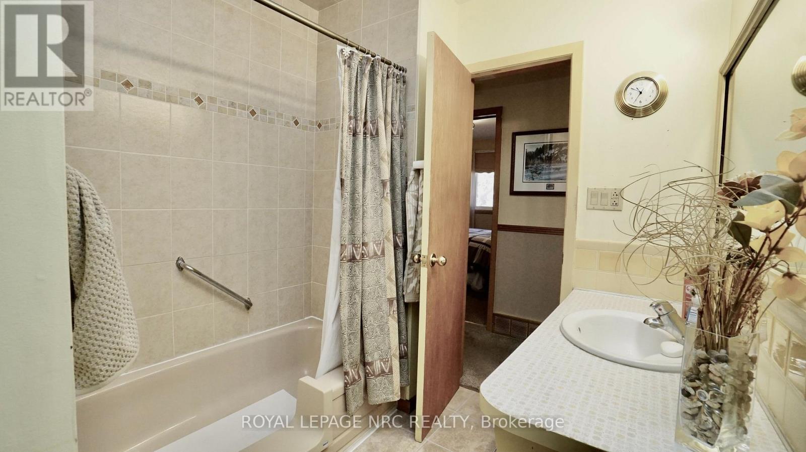 7030 WHITMAN AVENUE - 26
