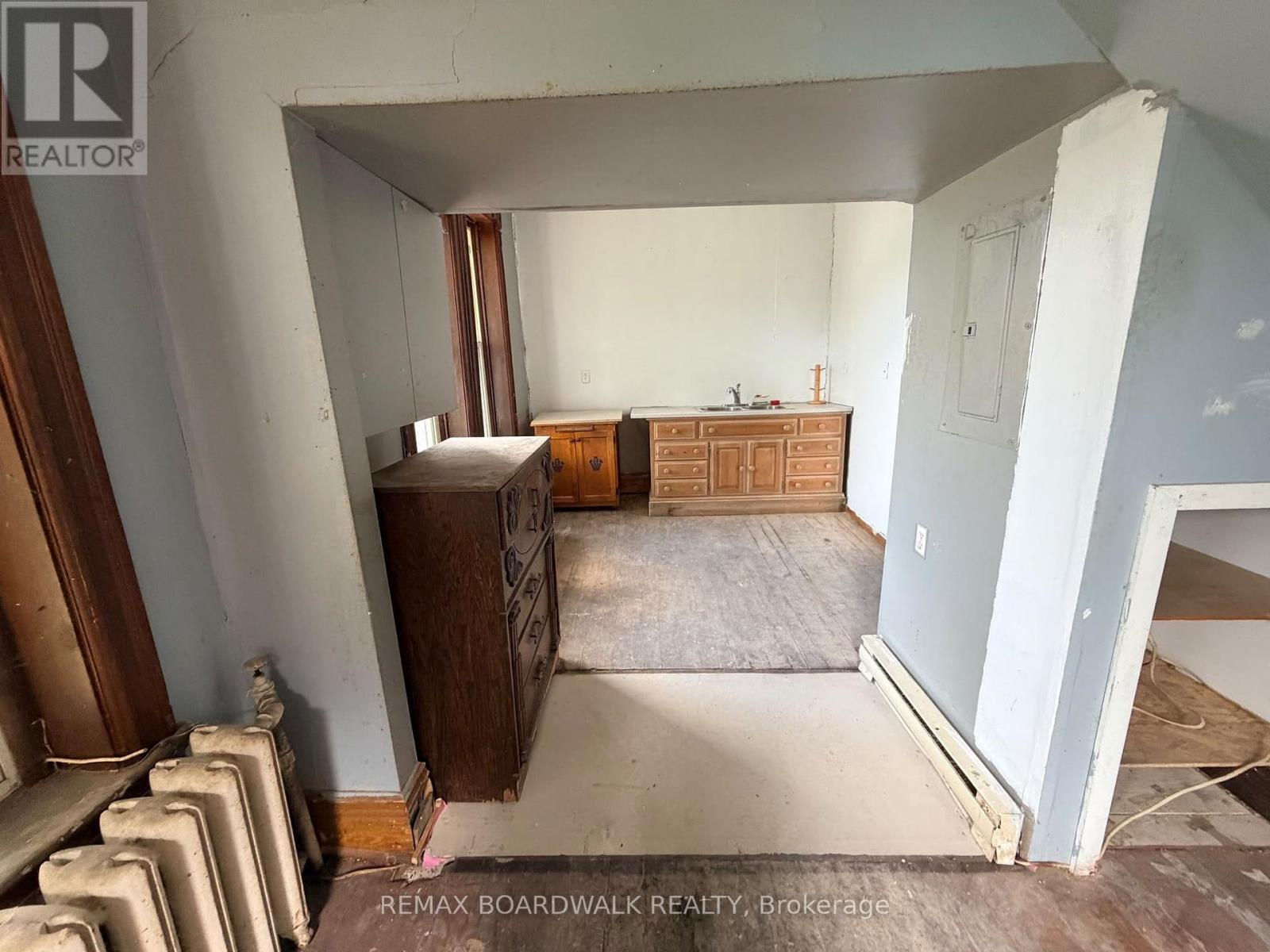 205 FIRST STREET E - 11