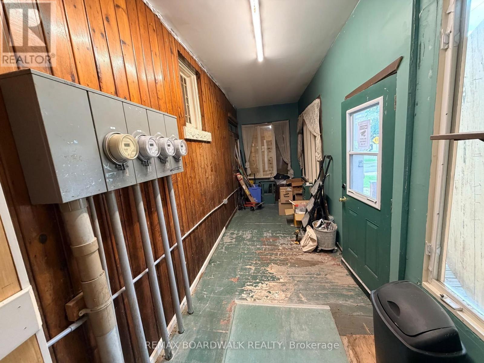 205 FIRST STREET E - Image 18