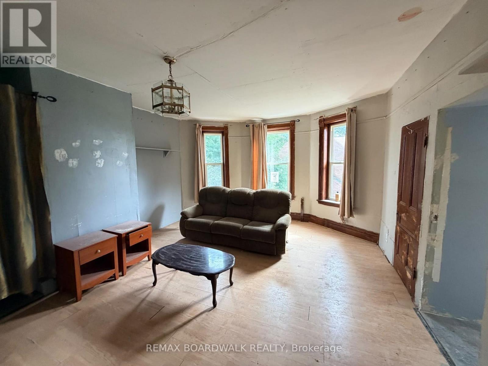 205 FIRST STREET E - Image 6