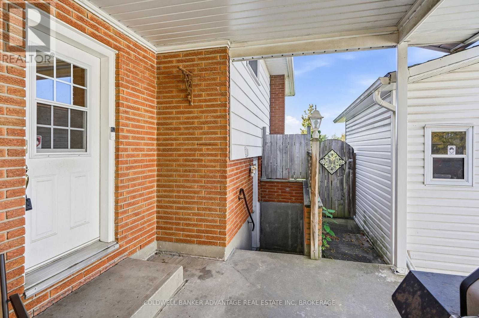 7451 REDHAVEN CRESCENT - 5