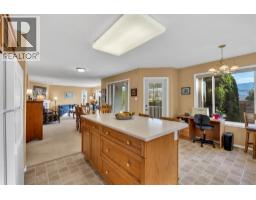 Kitchen - 546 Redwing Drive, Penticton, BC V2A8N7 Photo 8