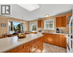 546 Redwing Drive, Penticton, BC V2A8N7 Photo 9