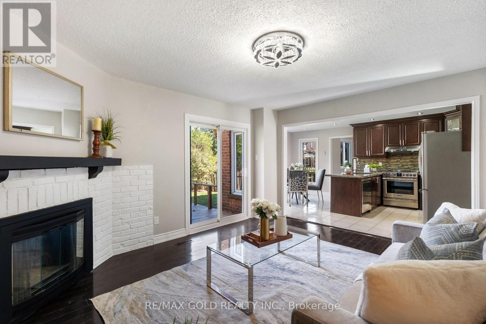 45 PARKSIDE DRIVE - 12