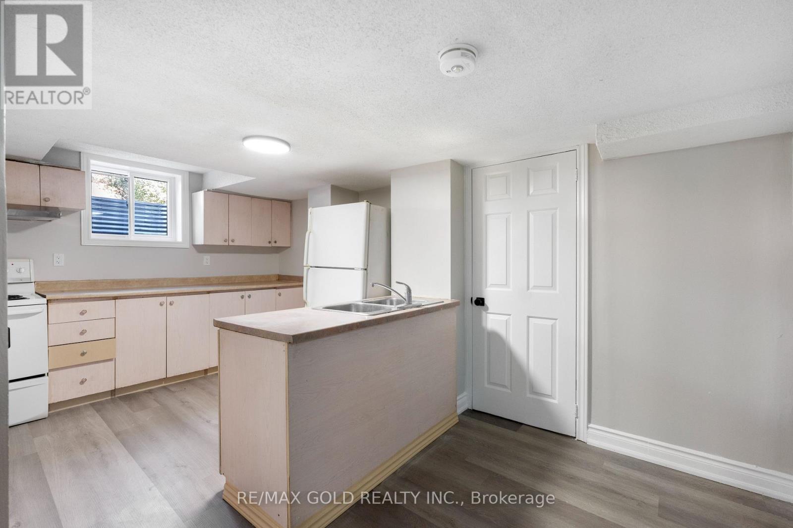 45 PARKSIDE DRIVE - 33