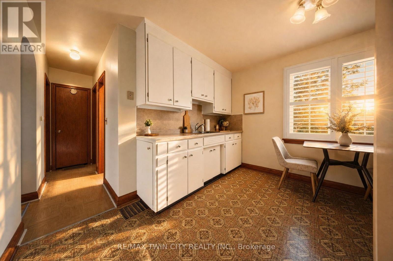 21 HILLCREST AVENUE - 10