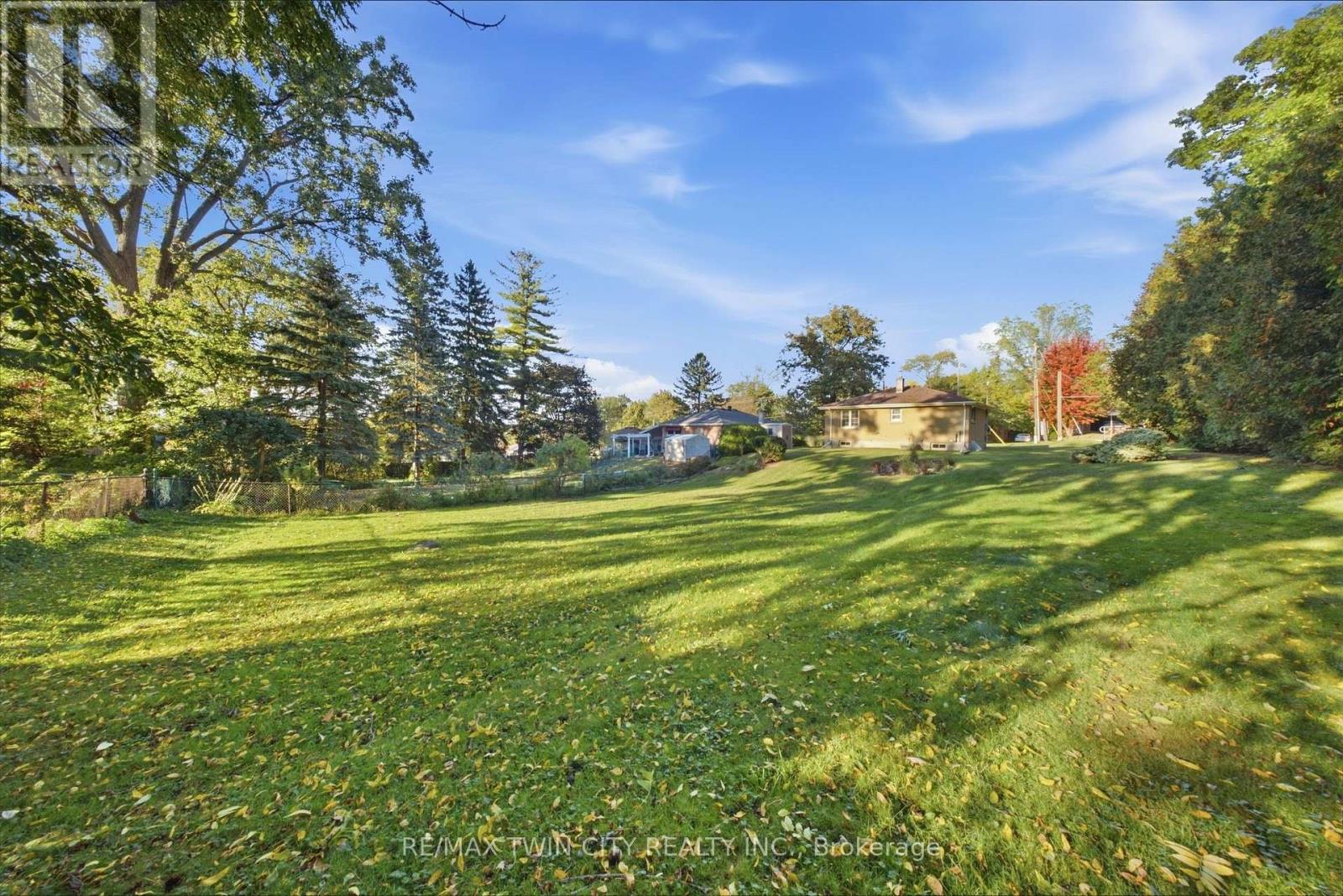 21 HILLCREST AVENUE - Image 24