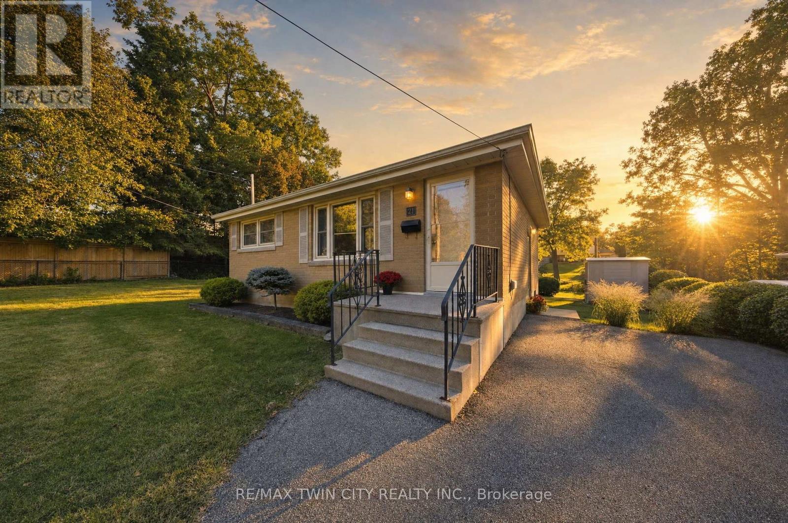 21 HILLCREST AVENUE - 4