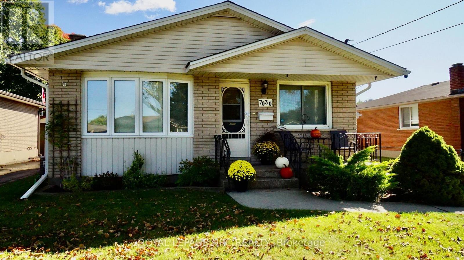 7030 WHITMAN AVENUE - 3